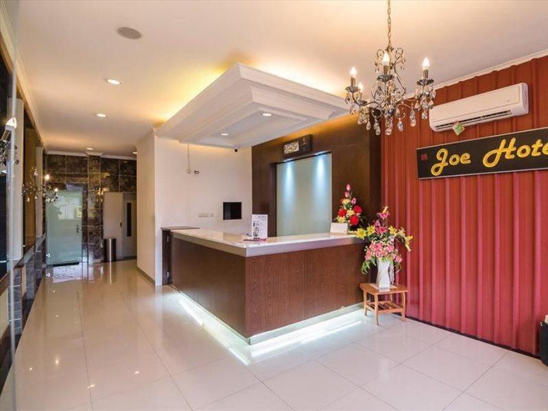 RedDoorz Plus near Soekarno Hatta Airport 2 Tangerang Exterior foto
