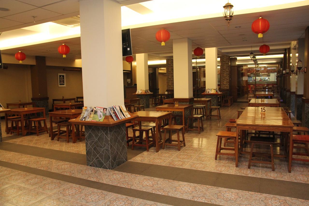 RedDoorz Plus near Soekarno Hatta Airport 2 Tangerang Exterior foto
