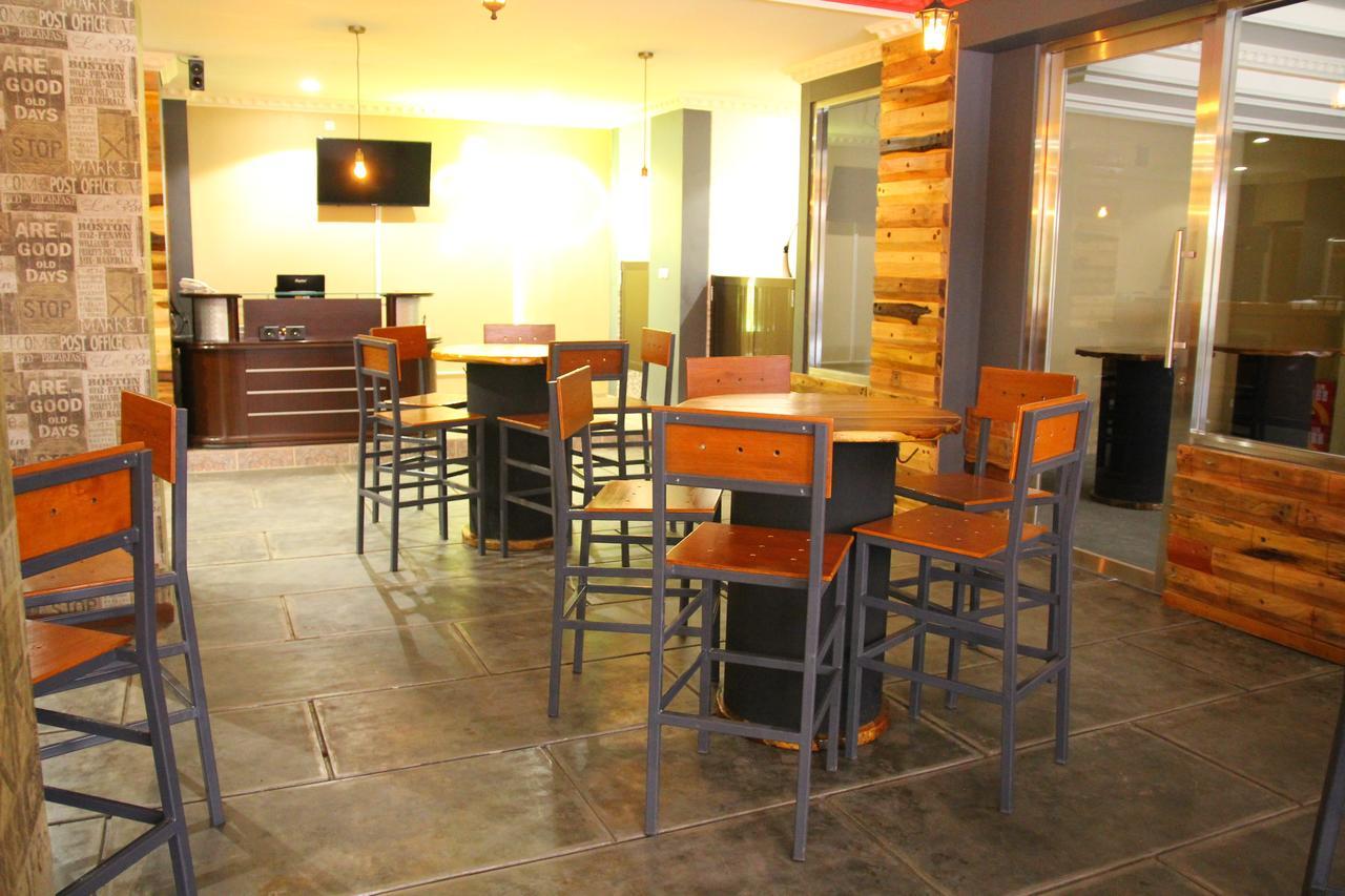 RedDoorz Plus near Soekarno Hatta Airport 2 Tangerang Exterior foto