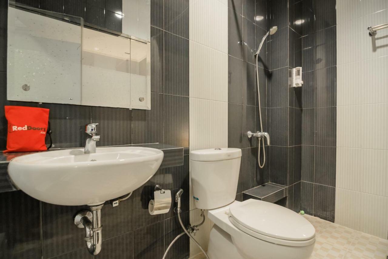 RedDoorz Plus near Soekarno Hatta Airport 2 Tangerang Exterior foto